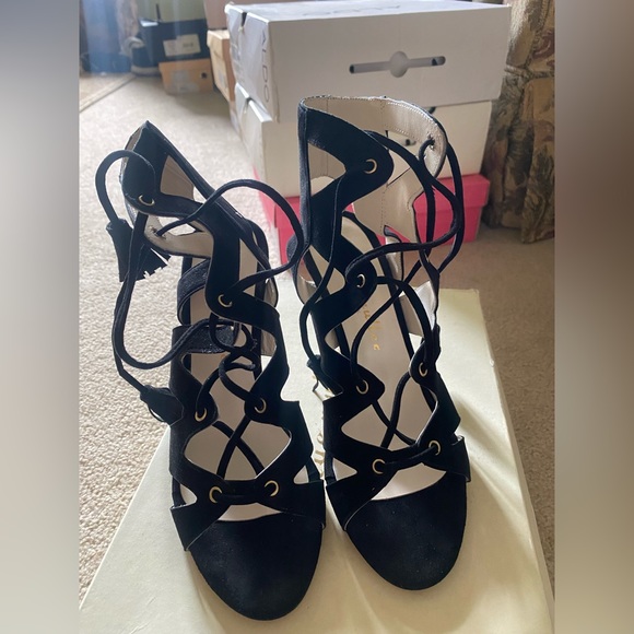 Black lace up heels - Picture 3 of 5